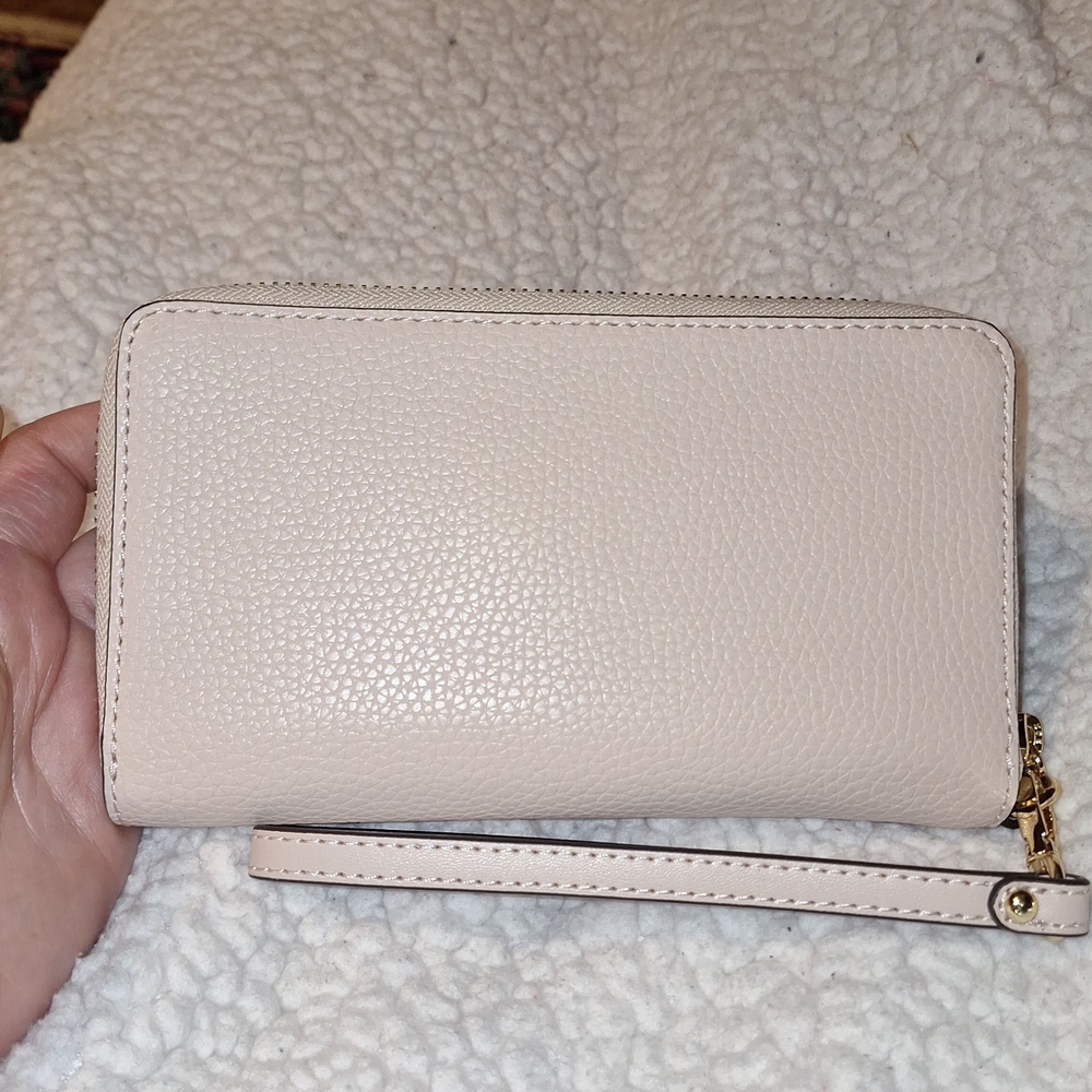 Michael Kors Beige Wristlet‎ Wallet - Picture 2 of 5